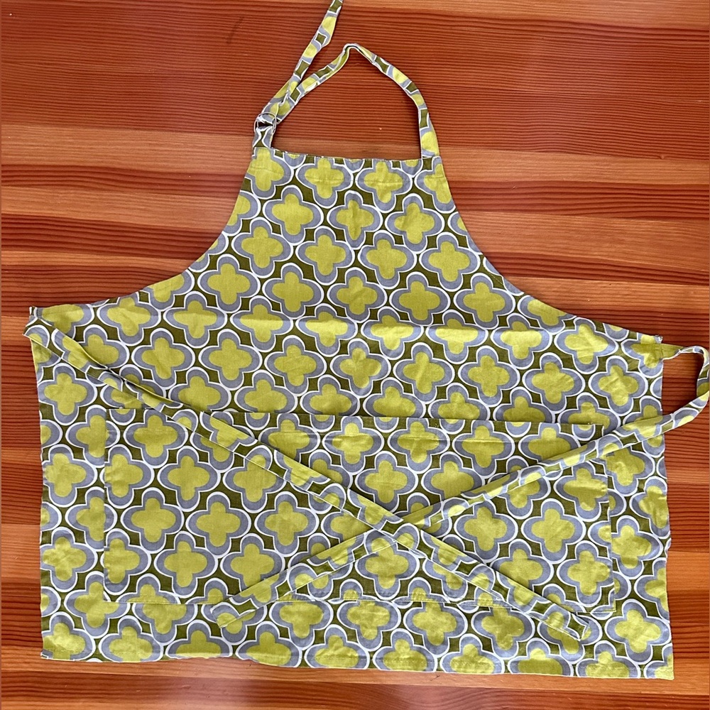 Women’s Apron EUC